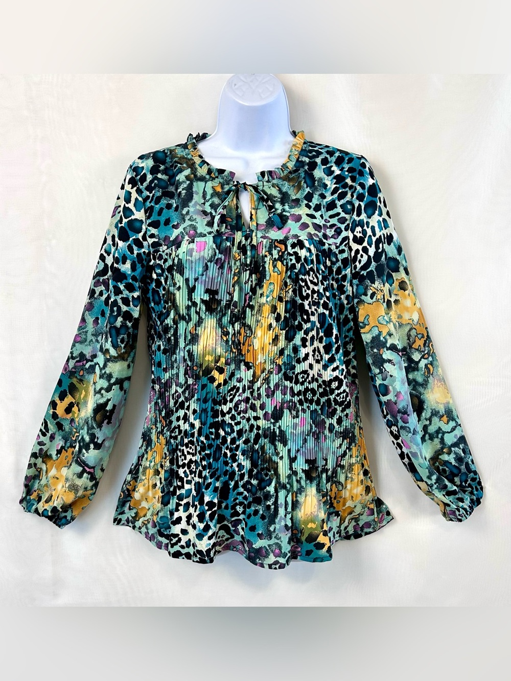 New Suzanne Betro Women’s Lightweight Tie Neck Long Sleeve Blouse / Size small